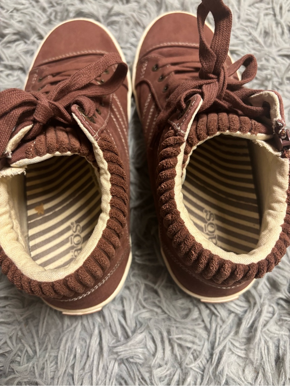 Taos Footwear Women's Startup Sneaker in the Cappuccino Distressed - Picture 8 of 15